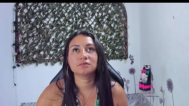 Luna021 1 online show from November 14, 2025, 7:45 pm