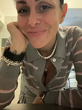 ainaht online show from March 5, 2026, 8:54 am