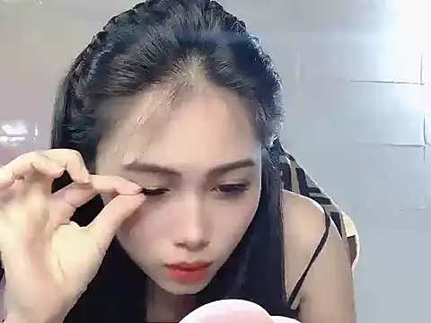 Lyly4757 online show from November 10, 2025, 1:43 pm