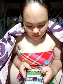 emilyzz online show from April 18, 2026, 5:44 am