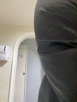 krisstenSantos online show from November 12, 2025, 11:43 am