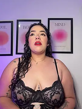 krisstenSantos online show from June 9, 2026, 3:56 pm