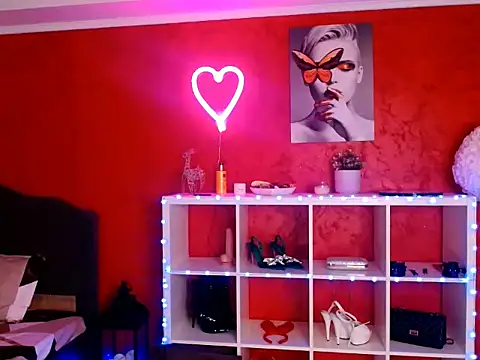 Snapshot of SuzanStacks chatting on September 25, 2025, 6:17 am SuzanStacks online show from September 25, 2025, 6:17 am