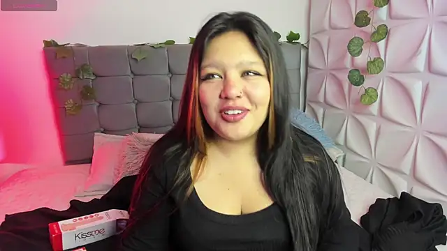 Snapshot of carohot_cg1 chatting on September 18, 2025, 12:40 pm carohot cg1 online show from September 18, 2025, 12:40 pm