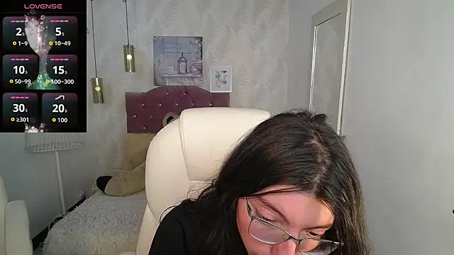 alllyson  online show from November 11, 2025, 7:47 pm