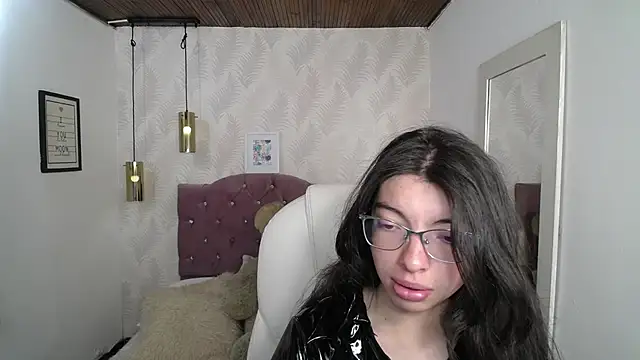 alllyson  online show from December 17, 2025, 8:04 pm