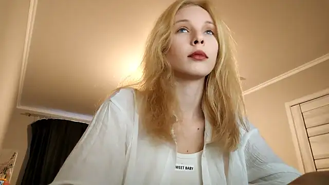 Fafa Fluff online show from September 28, 2025, 3:06 pm