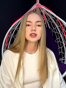 MilaMoone online show from October 5, 2025, 10:02 am