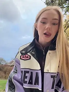 MilaMoone online show from November 13, 2025, 1:10 pm