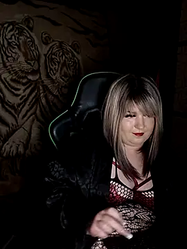 YuliiaSan online show from October 27, 2025, 9:08 pm