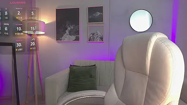 Tiffany Low online show from October 23, 2025, 1:54 pm