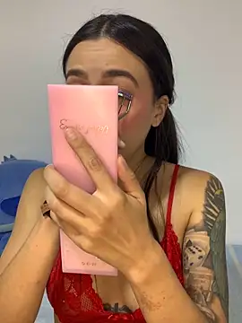 MiQeilaSweet online show from June 6, 2026, 11:42 pm