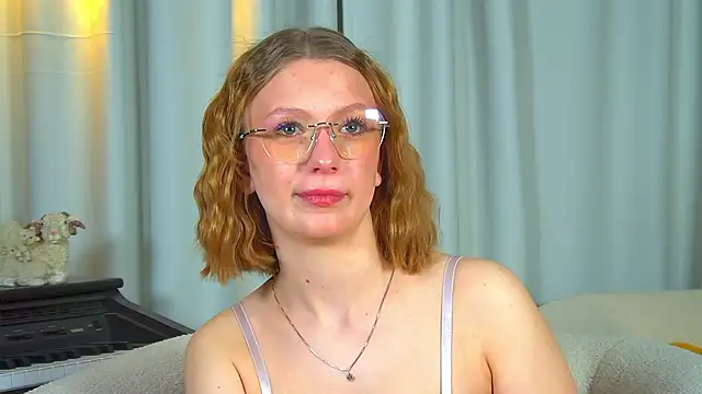 BeatriceBinoche online show from April 8, 2026, 6:41 pm