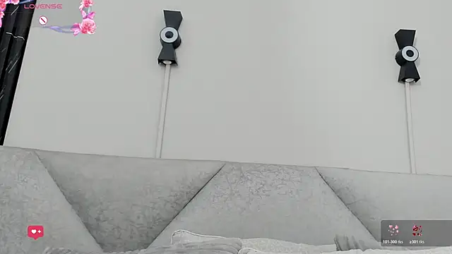 Naomi Rousse online show from February 9, 2026, 12:53 pm