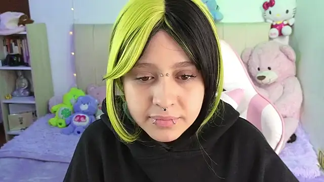 NekoWaifu online show from June 10, 2026, 2:38 pm