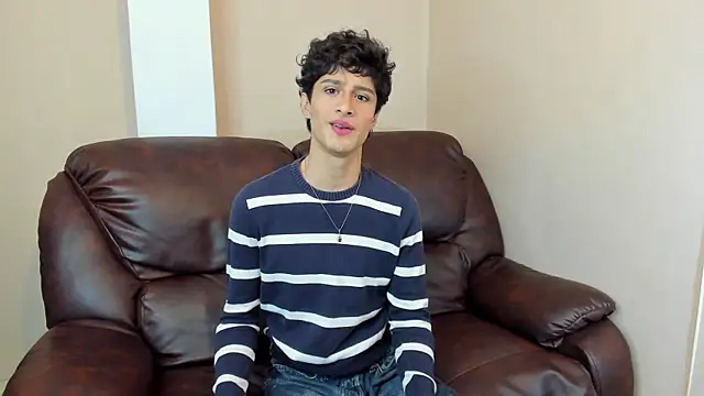 Xam Collen online show from December 22, 2025, 5:10 pm