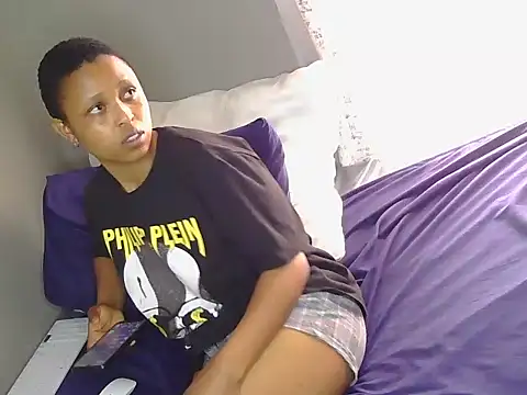 Serafynn online show from September 19, 2025, 9:54 am