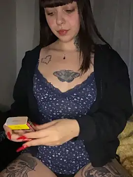 ravenadark online show from October 17, 2025, 1:42 am