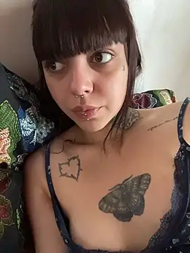 ravenadark online show from November 12, 2025, 4:29 pm