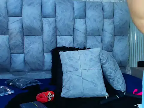 sofiagutierrez   online show from September 28, 2025, 1:55 am