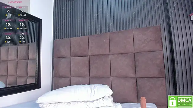 Scarlet  Jones  online show from March 30, 2026, 3:18 am