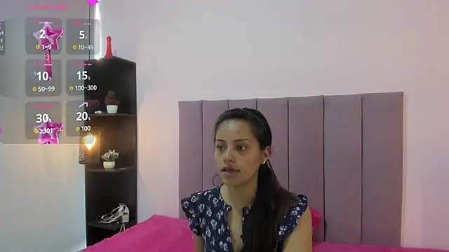 HoollyHendrix online show from October 10, 2025, 8:08 pm