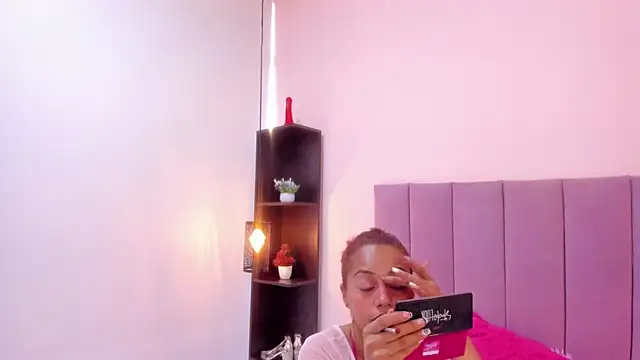 HoollyHendrix online show from November 10, 2025, 8:08 pm