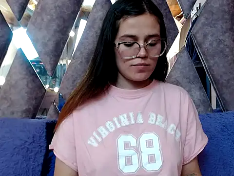 Snapshot of CRISTALHERRANZ chatting on October 8, 2025, 11:46 pm CRISTALHERRANZ online show from October 8, 2025, 11:46 pm