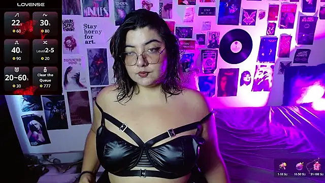 Snapshot of Roxy_f_w chatting on April 6, 2026, 2:40 pm Roxy f w online show from April 6, 2026, 2:40 pm