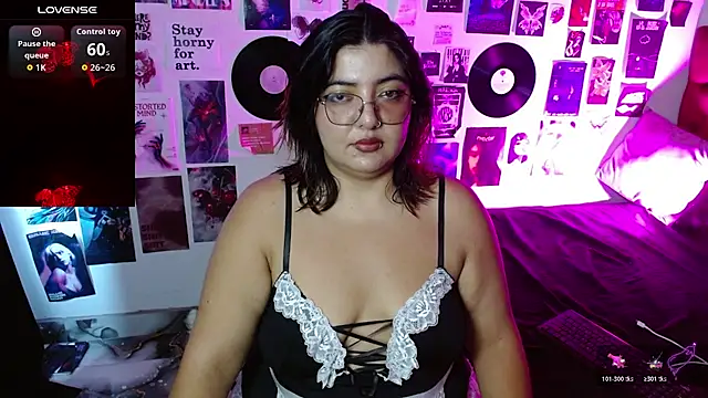 Snapshot of Roxy_f_w chatting on April 9, 2026, 3:28 pm Roxy f w online show from April 9, 2026, 3:28 pm