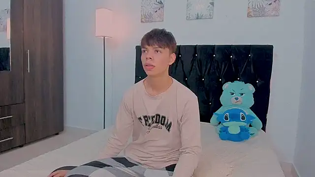 Zacktorres  online show from October 30, 2025, 7:47 pm