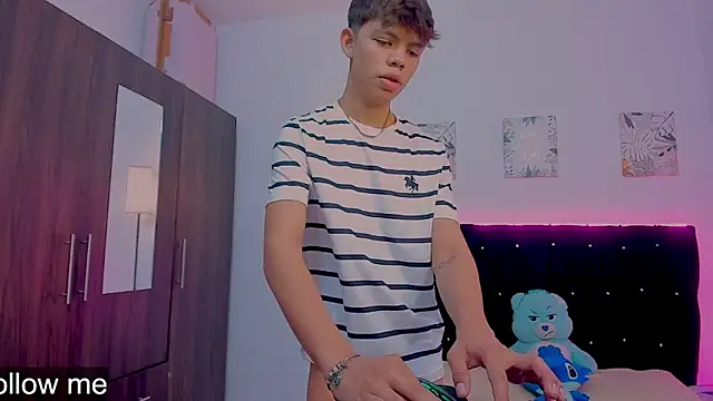 Zacktorres  online show from November 16, 2025, 10:48 pm