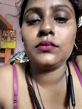 Jasmine Januja online show from May 15, 2026, 5:47 am