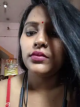 Jasmine Januja online show from May 28, 2026, 2:42 am