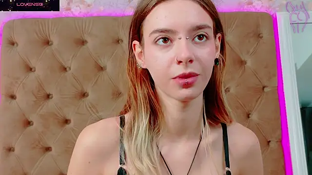 CoraVex online show from November 13, 2025, 5:17 am