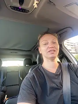 Cristalmegan online show from October 3, 2025, 7:27 am