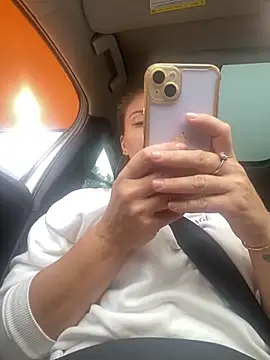 Cristalmegan online show from October 27, 2025, 8:51 am