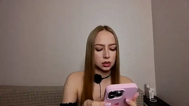 MissOyee online show from September 20, 2025, 5:14 pm