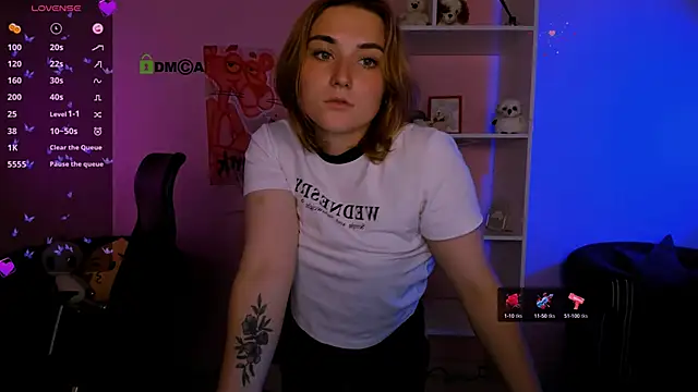 casey meow  online show from September 24, 2025, 8:17 am