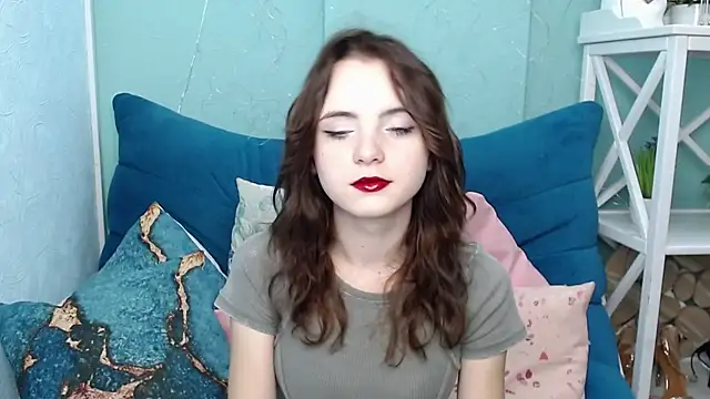 VivienneRo online show from September 20, 2025, 4:46 am