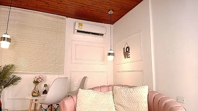 alessia moon1 online show from January 14, 2026, 12:00 pm