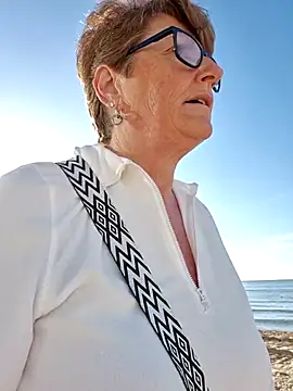 LadyLuxe xx online show from November 12, 2025, 8:15 am