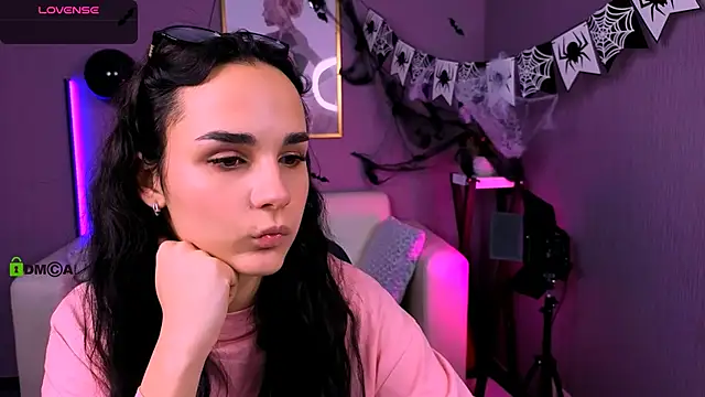 ariana ross7 online show from October 25, 2025, 7:08 pm