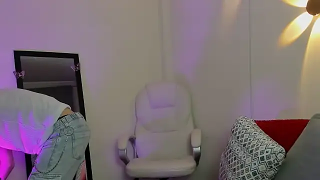 bellmontneon online show from September 25, 2025, 11:14 am