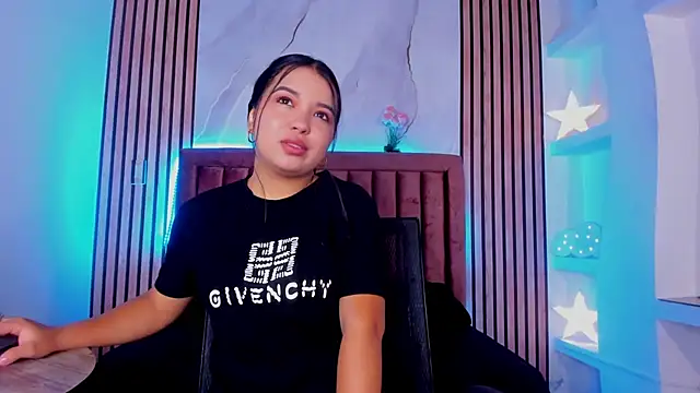 LunaWiill  online show from October 23, 2025, 12:15 pm