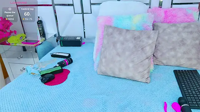 SabrinnaTaylor online show from November 18, 2025, 7:07 pm