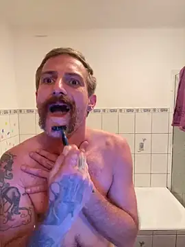 Snapshot of Rrzztt chatting on November 4, 2025, 5:23 pm Rrzztt online show from November 4, 2025, 5:23 pm