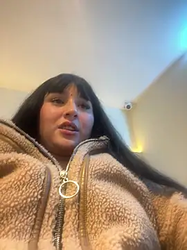 Snapshot of Daphnee-x chatting on February 16, 2026, 11:23 pm Daphnee-x online show from February 16, 2026, 11:23 pm