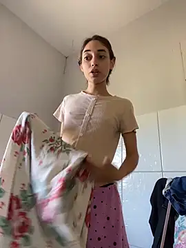 loirinhaaa online show from September 18, 2025, 2:08 pm