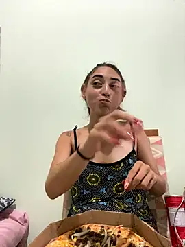 loirinhaaa online show from November 16, 2025, 1:55 am